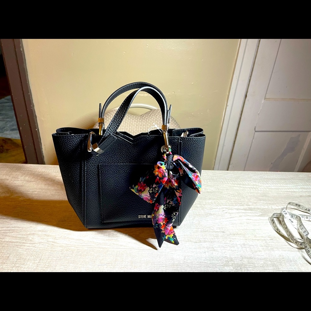 Steven Madden  BKARTA purse with ribbon.